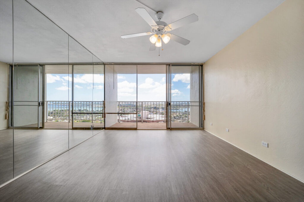 Real Estate Living room virtual staging